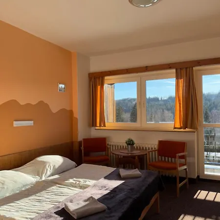 - Retro Hotel
