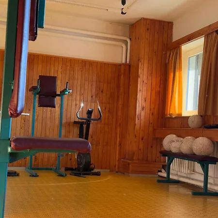 - Retro Hotel