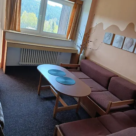 - Retro Hotel