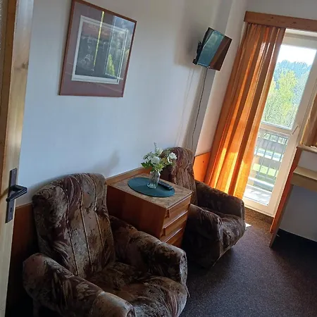 - Retro Hotel